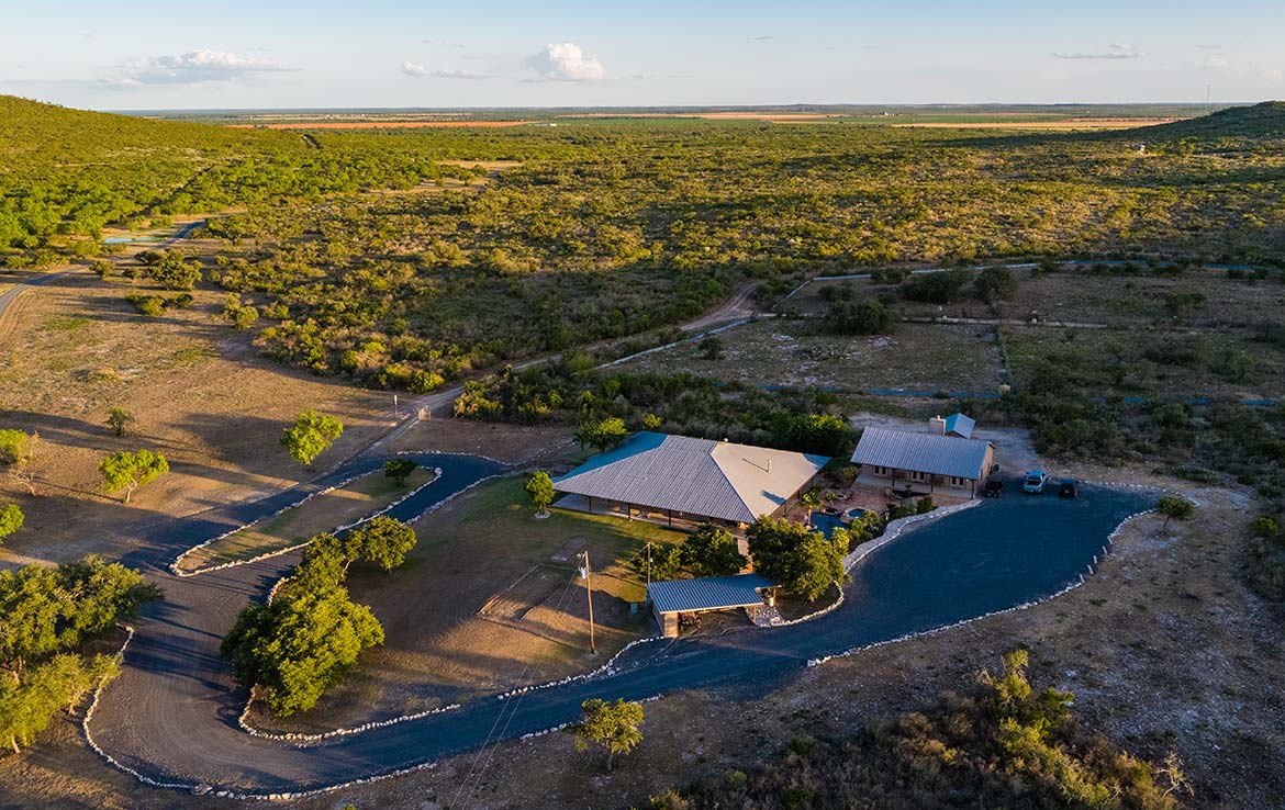 5r Ranch 2280 Acre Ranch Uvalde County Image 1