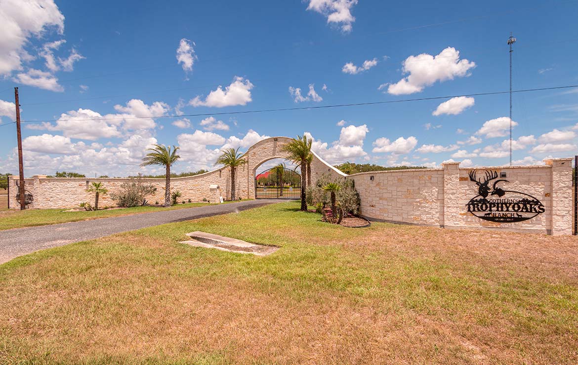Cothern’s Trophy Oaks Ranch 144 Acre Ranch Goliad County Image 1